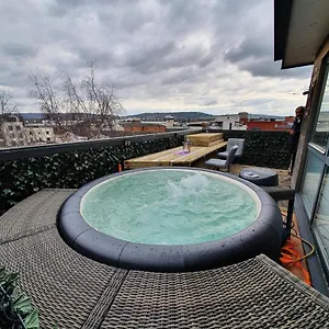 central-penthouse-with-hot-tub-views-24.cardiffhotelswales.com/