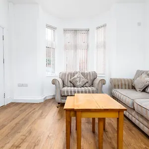 Lodge, Close To Centre Holiday home
